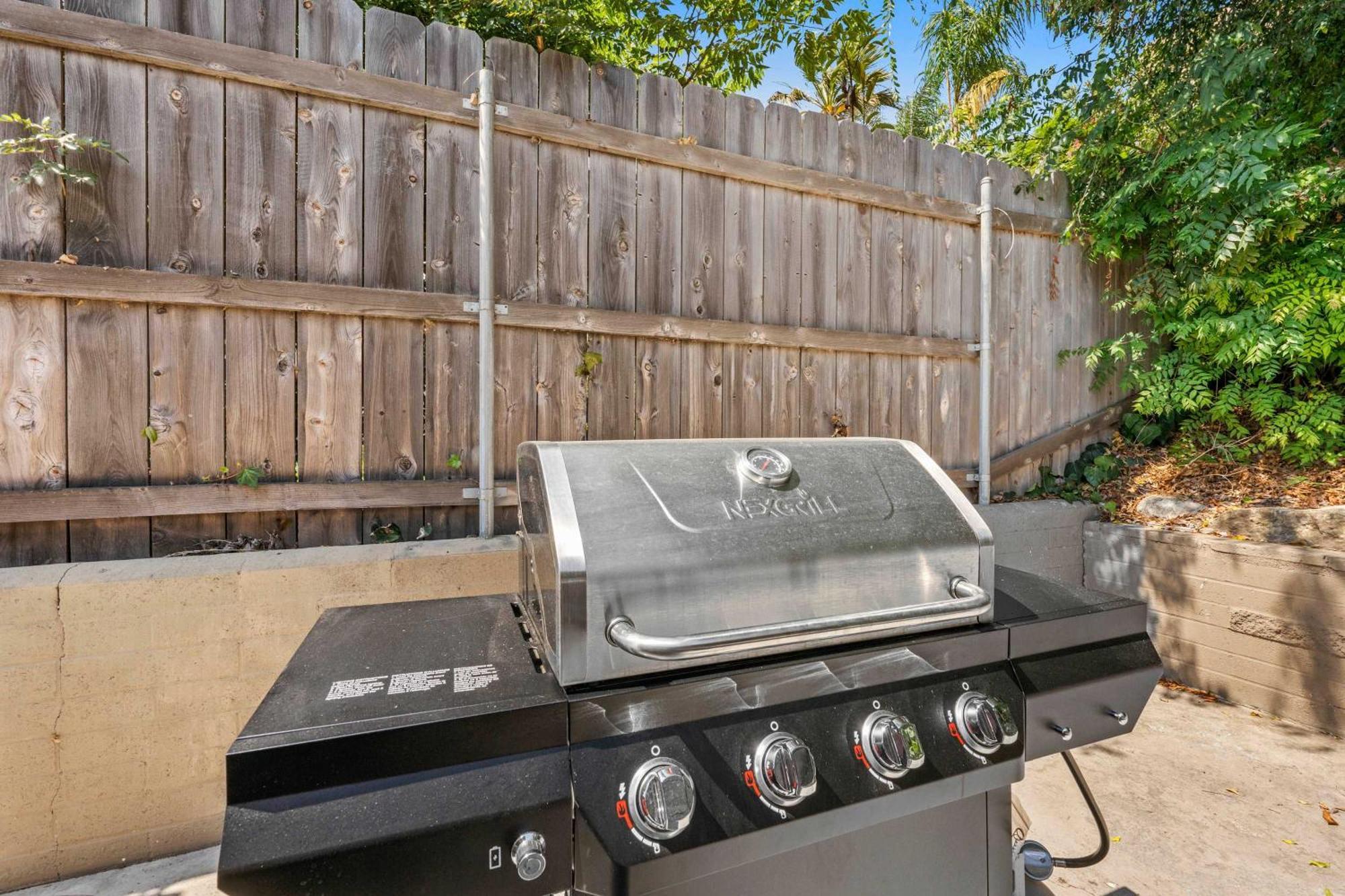 15 Min To And Zoo - Hot Tub - Cozy Fire Pit *