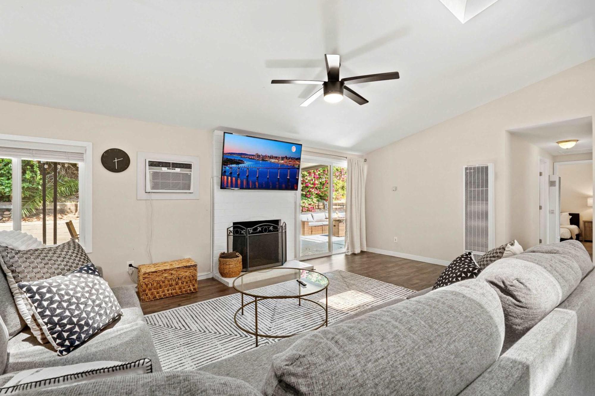 15 Min To And Zoo - Hot Tub - Cozy Fire Pit